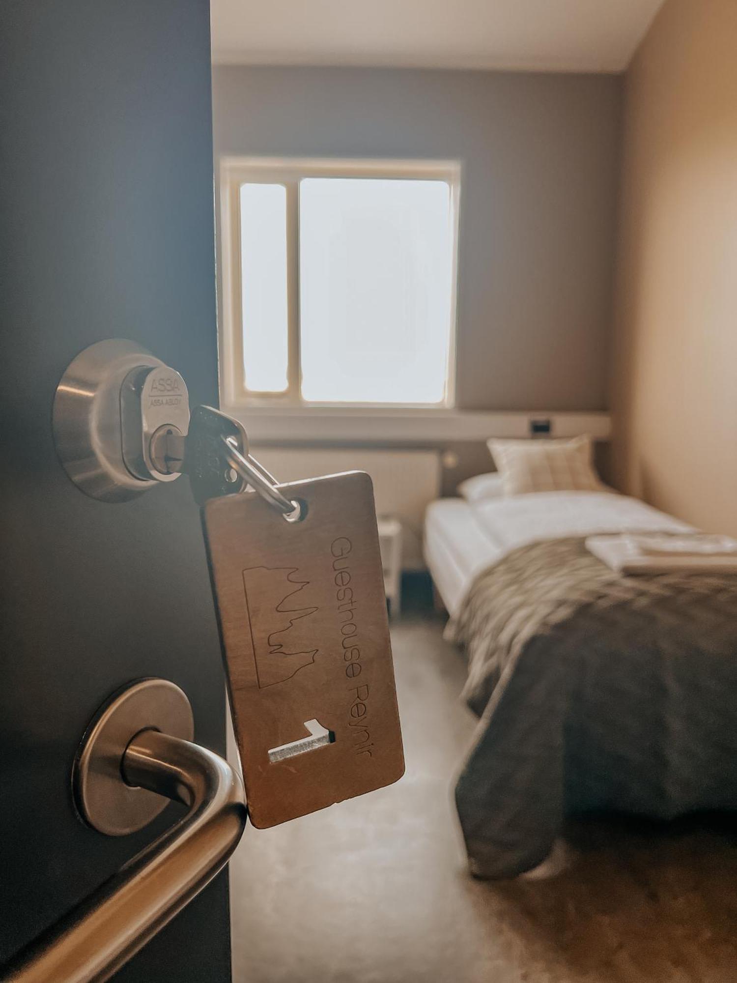 Guesthouse Reynir Вик Экстерьер фото